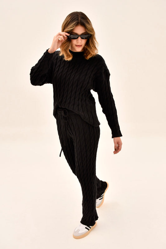Total black knit look
