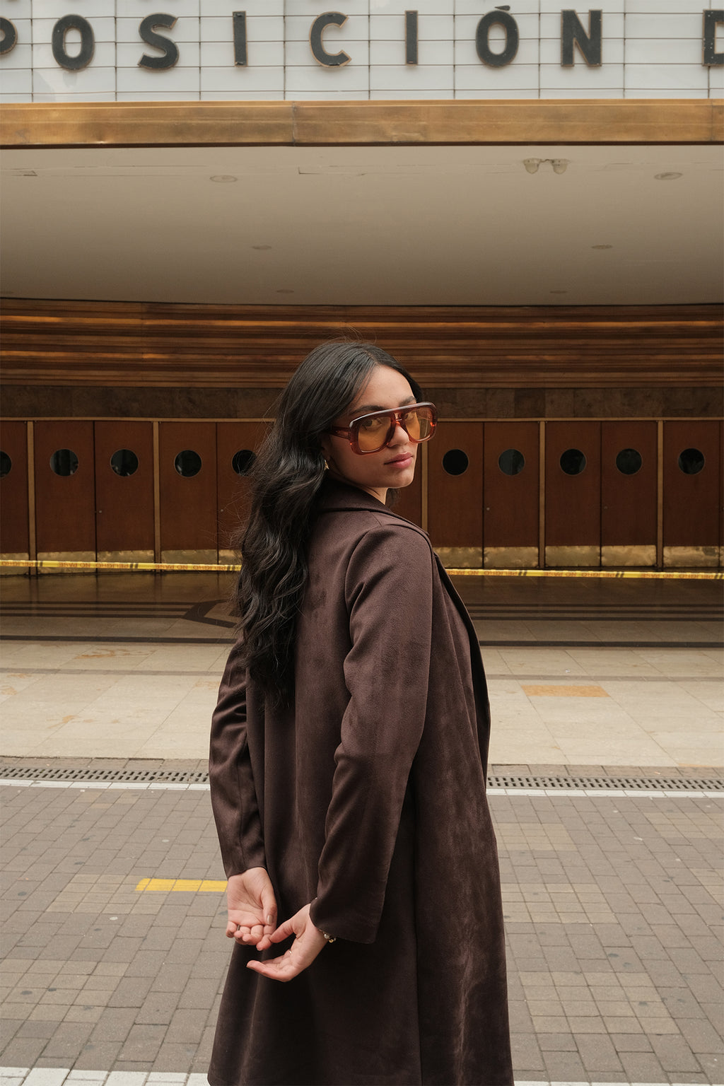 Gabardina ante café