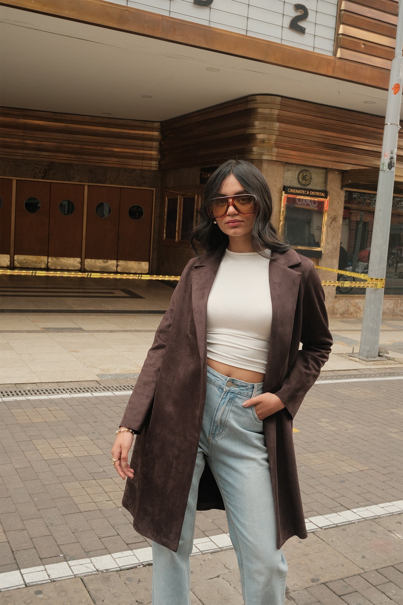 Gabardina ante café