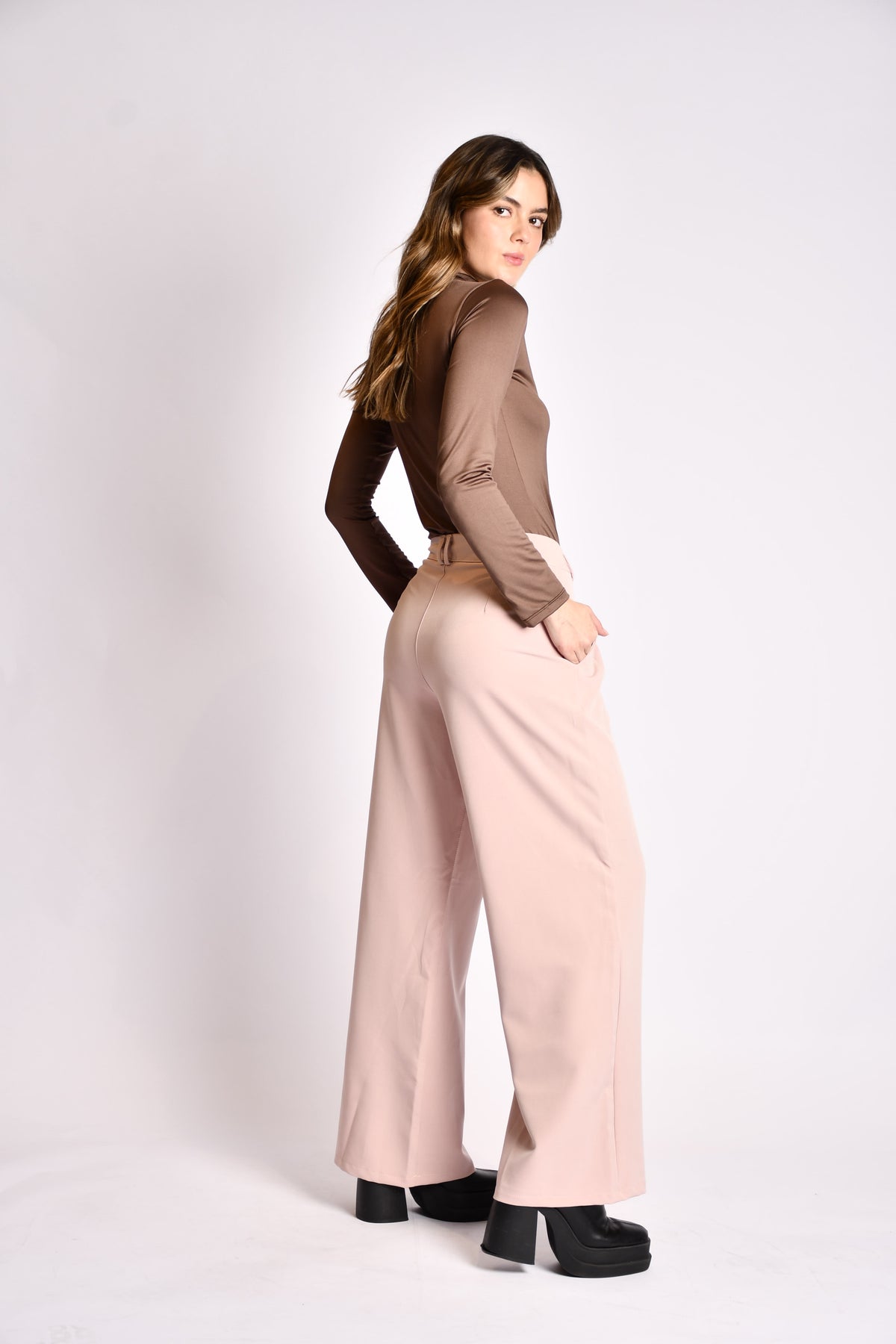 Pink pleated trousers