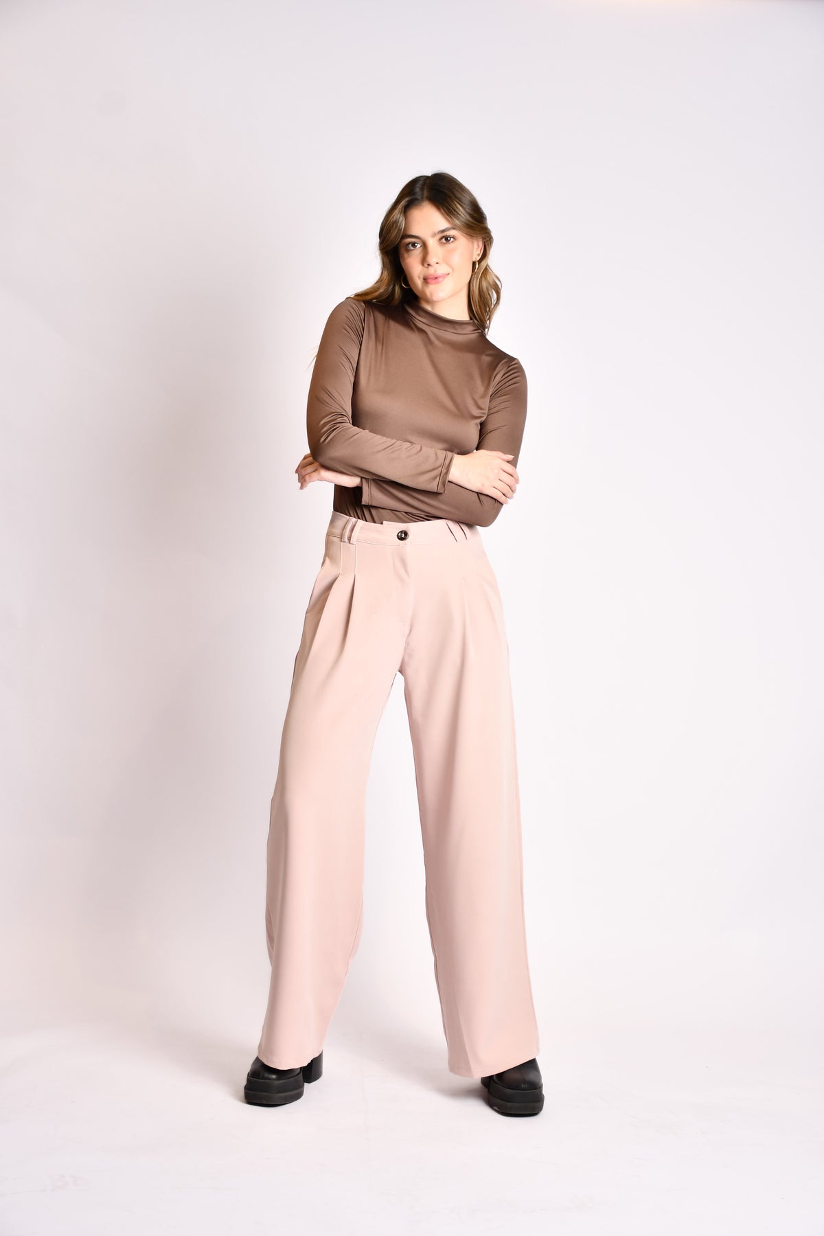 Pink pleated trousers