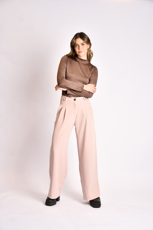 Pink pleated trousers