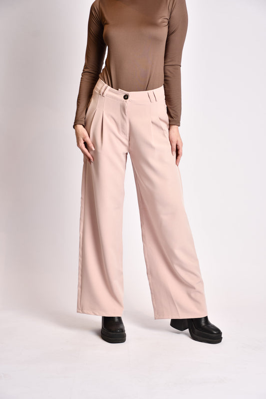 Pink pleated trousers